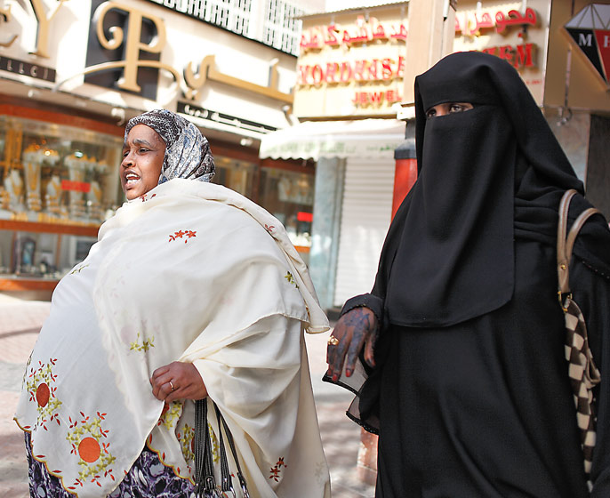 frauen, dubai